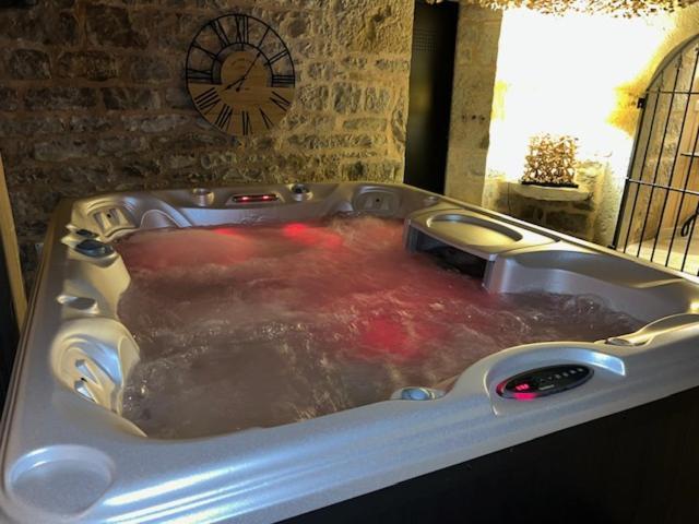 Agreable Chambre D Hote Avec Piscine Et Jacuzzi Thégra Екстериор снимка